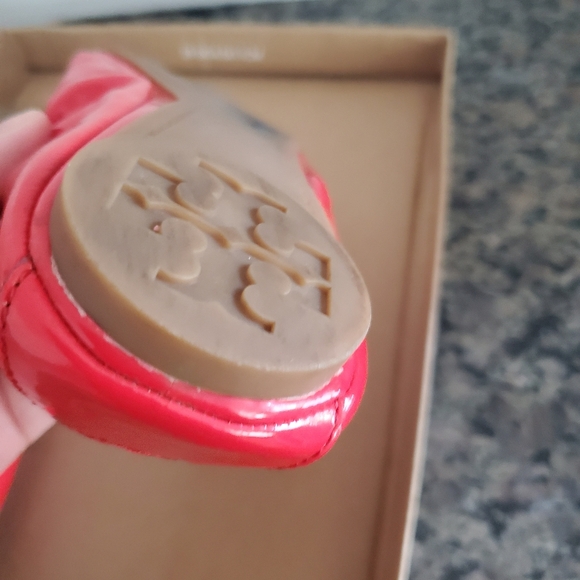 Tory Burch Patent Leather Flat Shoes size 8.5 M. - Picture 9 of 14